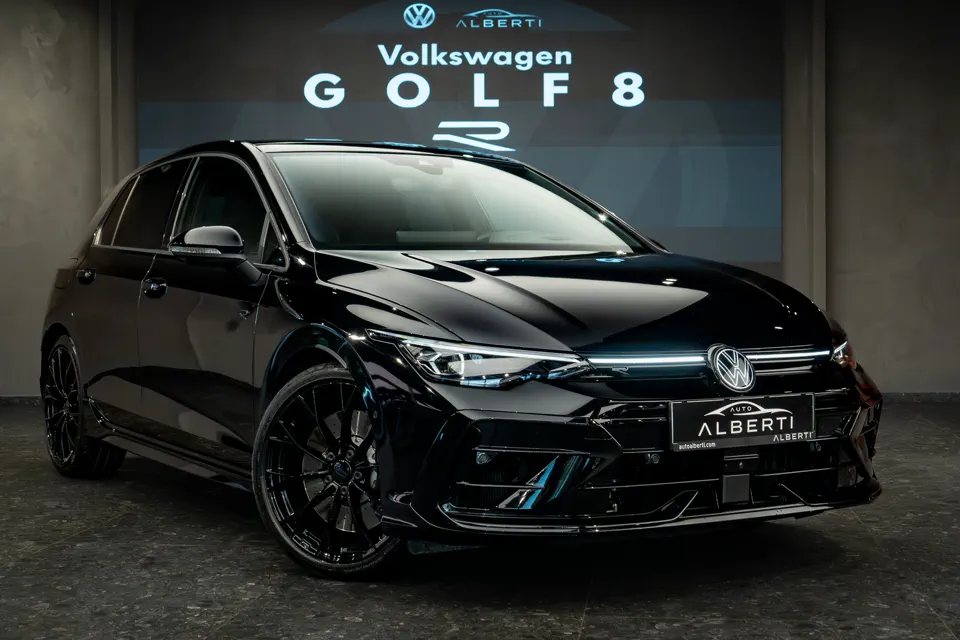 Volkswagen Golf 8.5 R AKRAPOVIČ - Black Edition